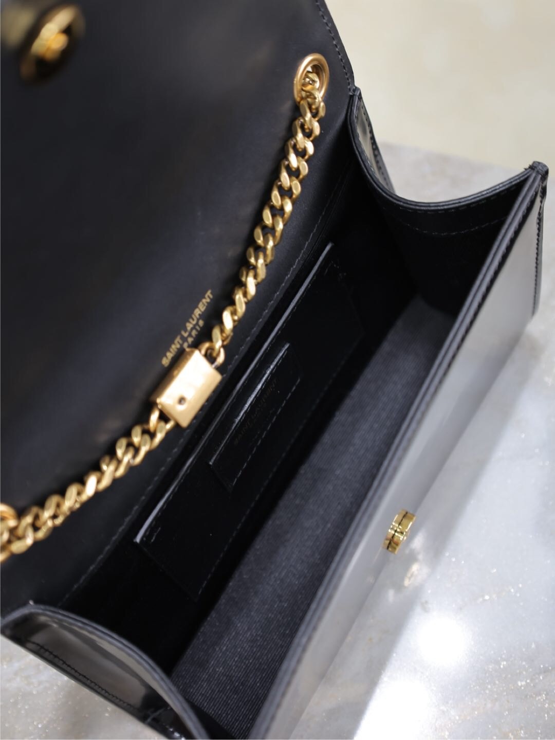067 YSL 469390