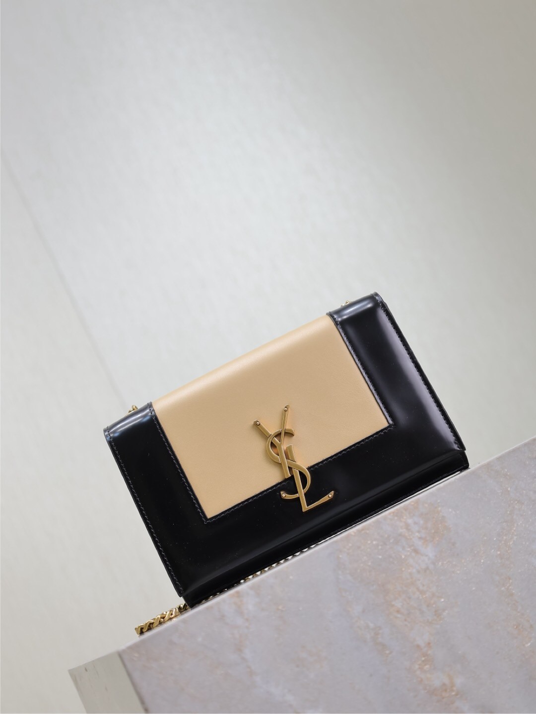 067 YSL 469390