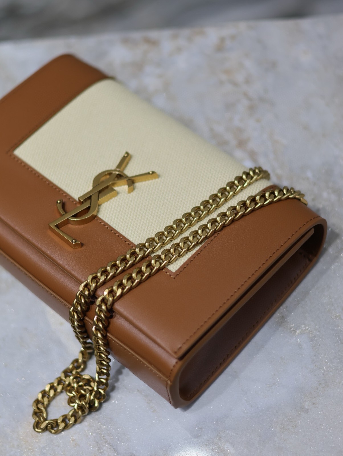 066 YSL 469390