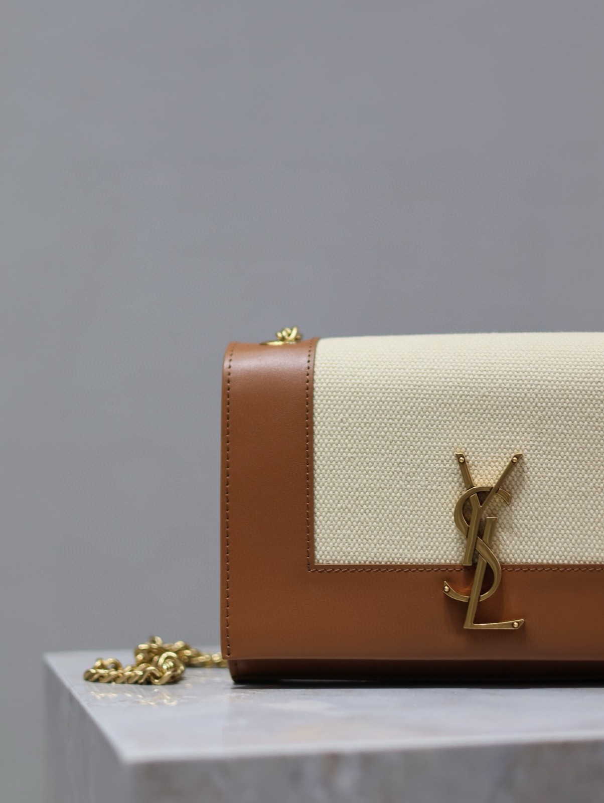 066 YSL 469390