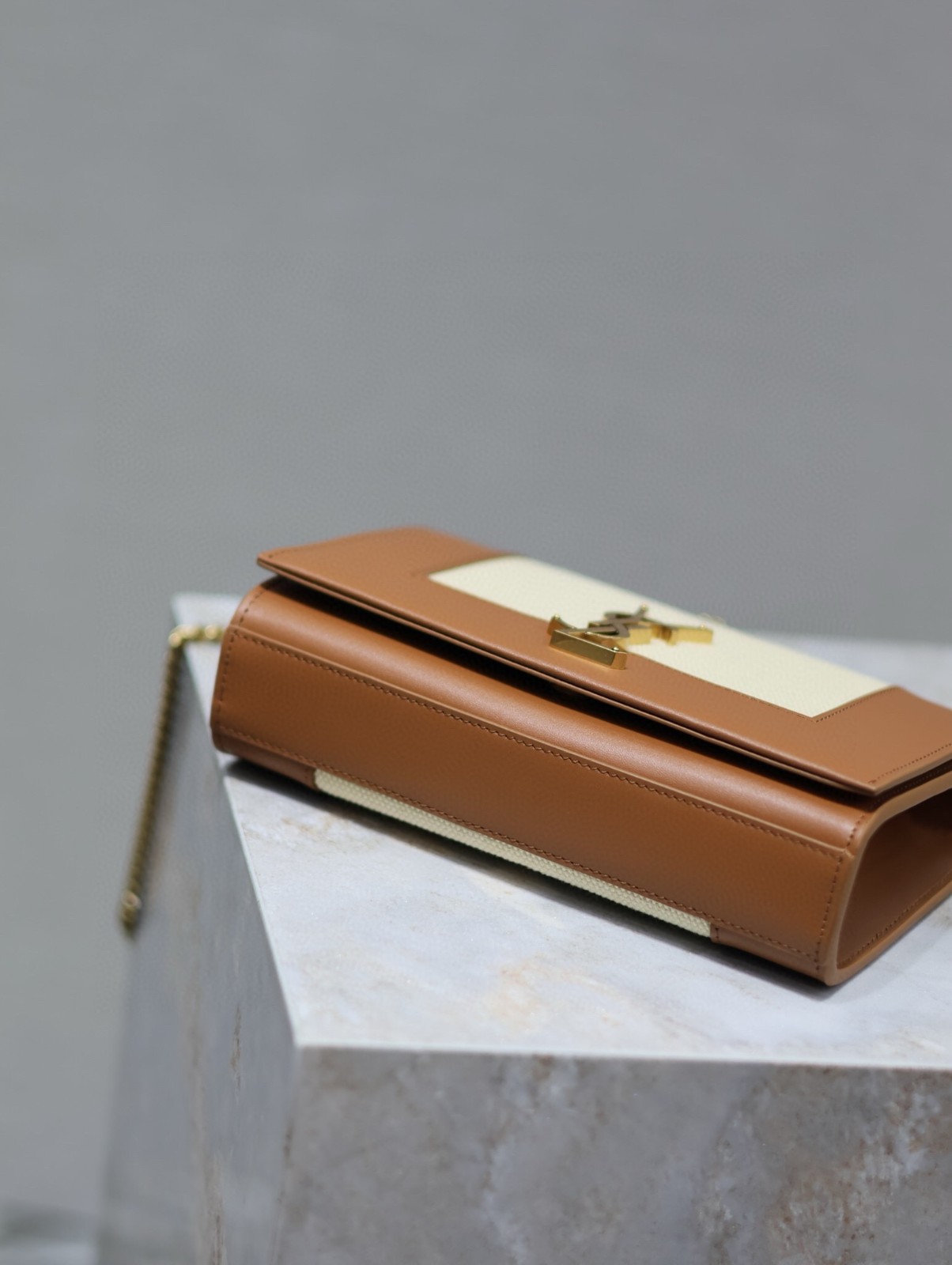 066 YSL 469390