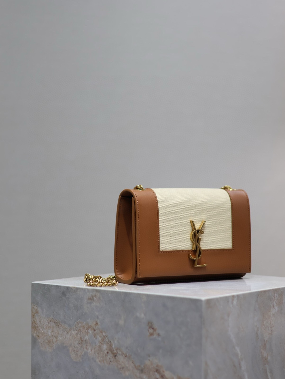 066 YSL 469390