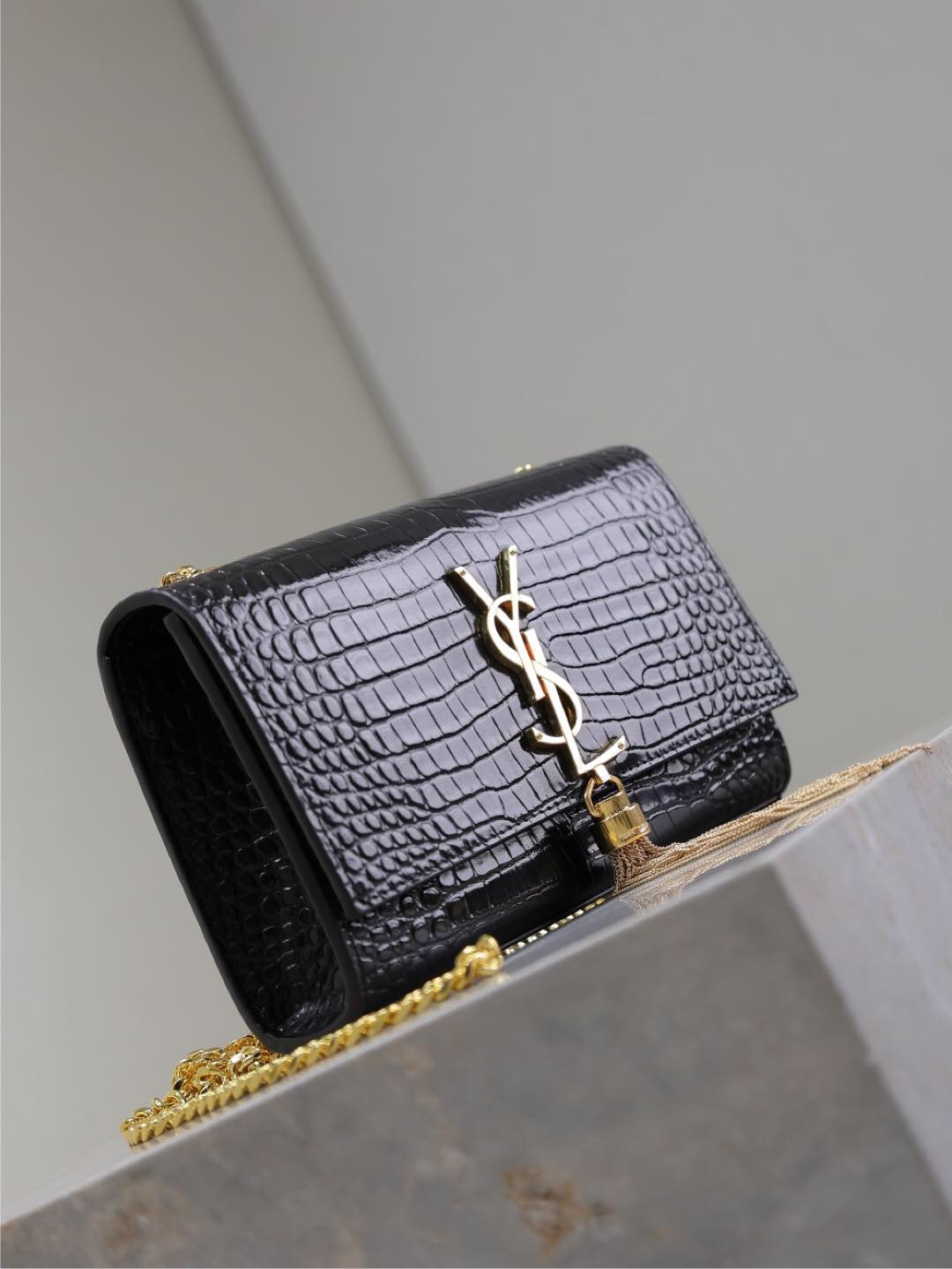 065 YSL 469390