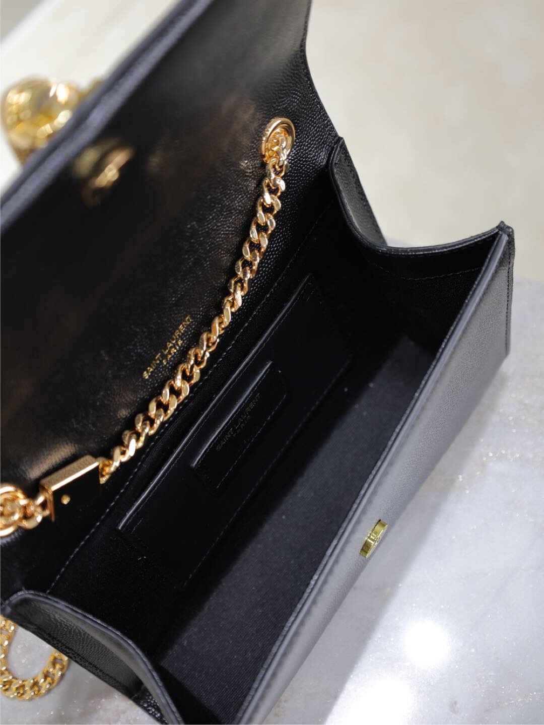 064 YSL 469390