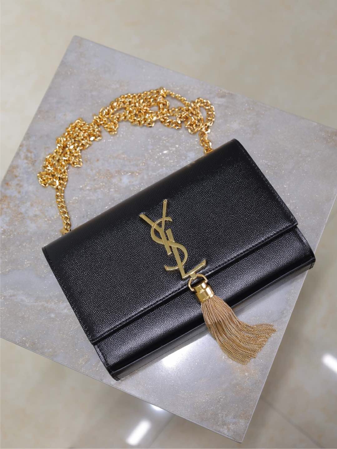 064 YSL 469390