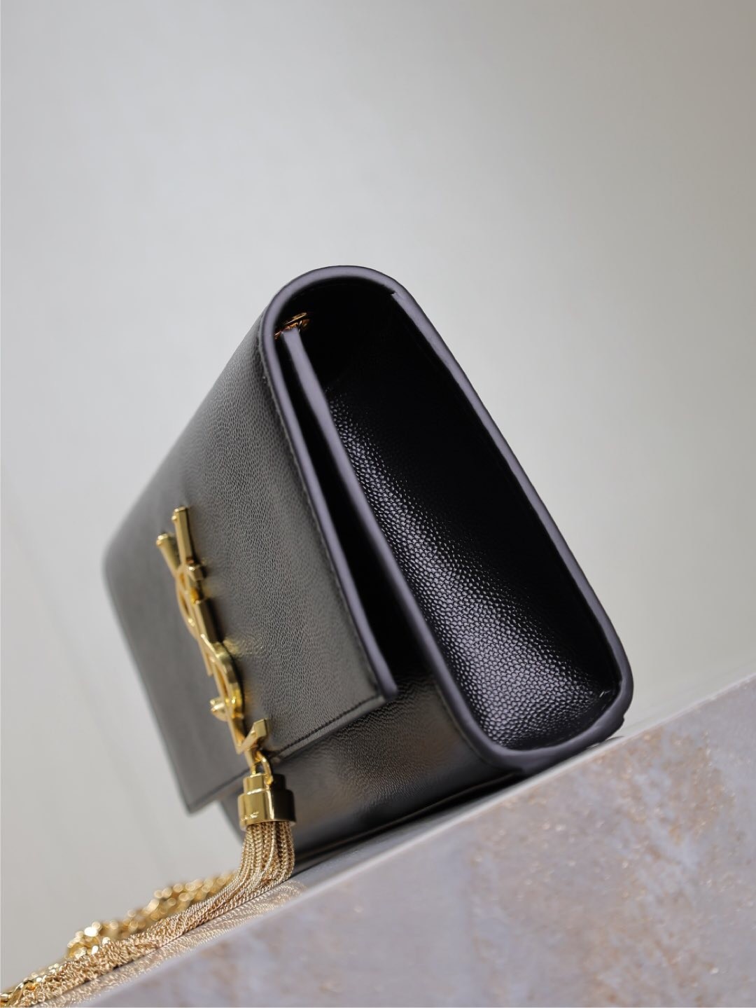064 YSL 469390