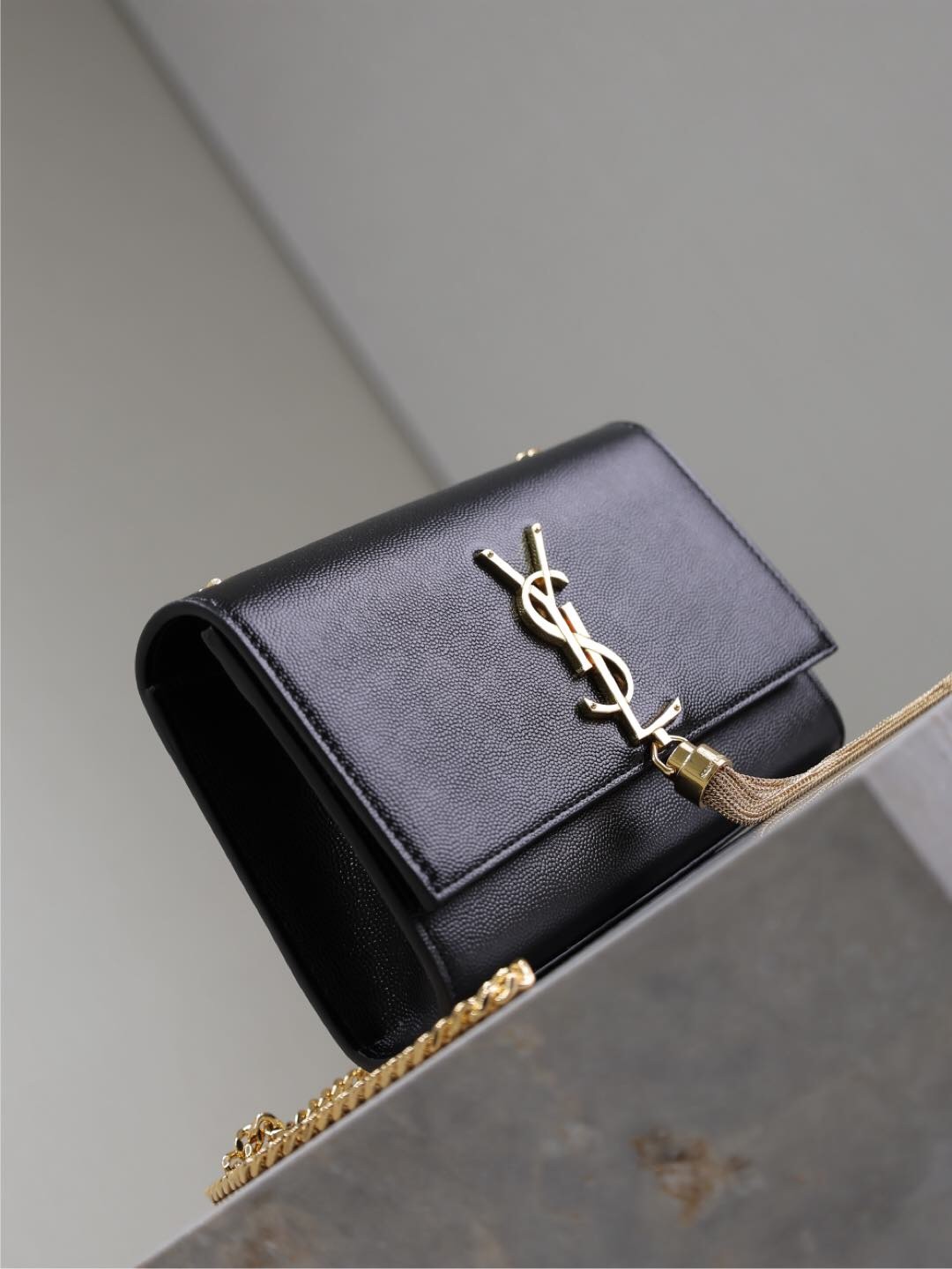 064 YSL 469390