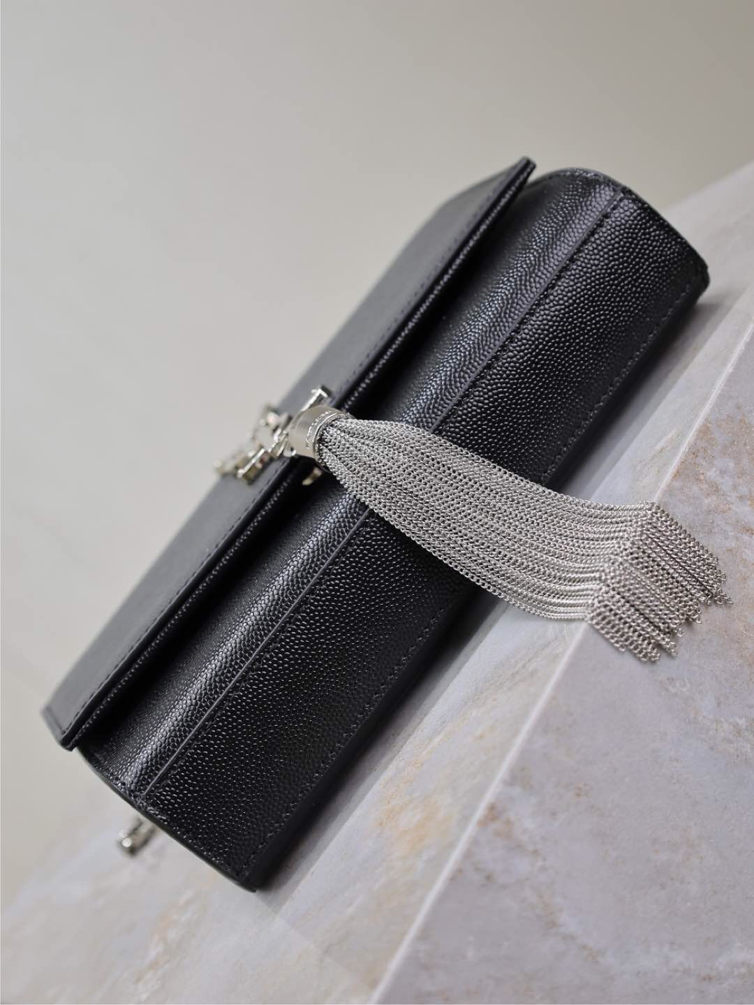 063 YSL 469390