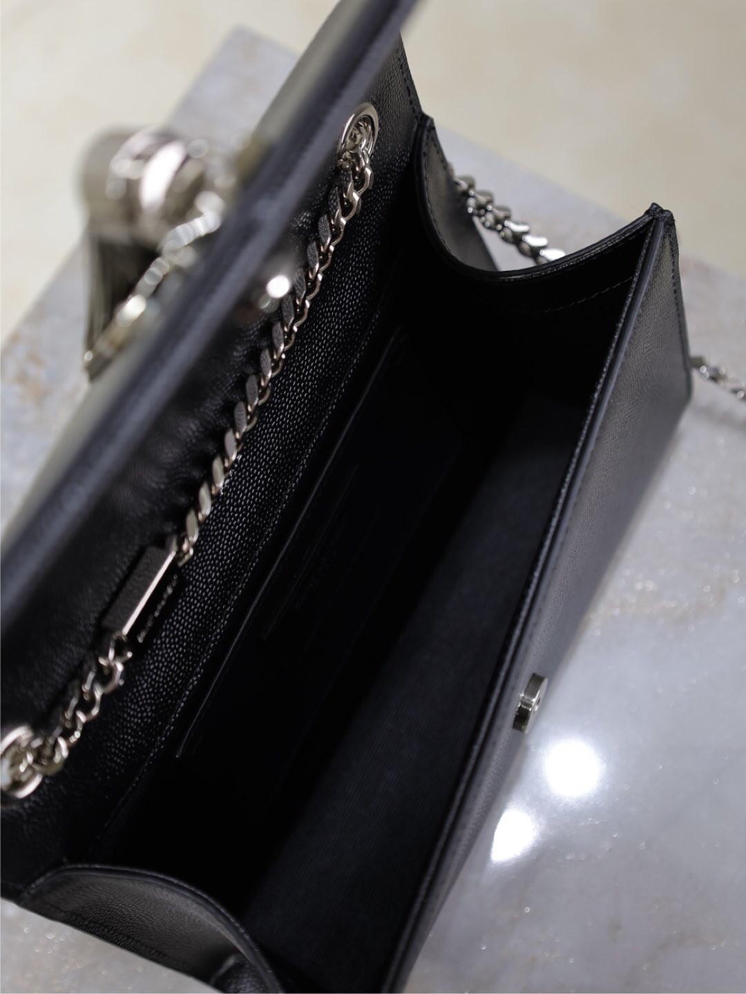 063 YSL 469390