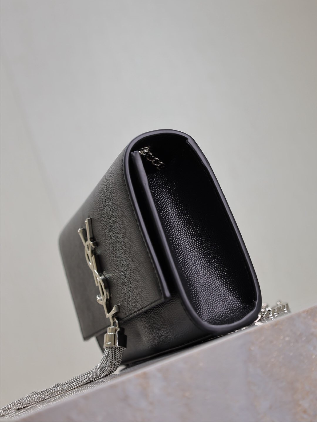 063 YSL 469390