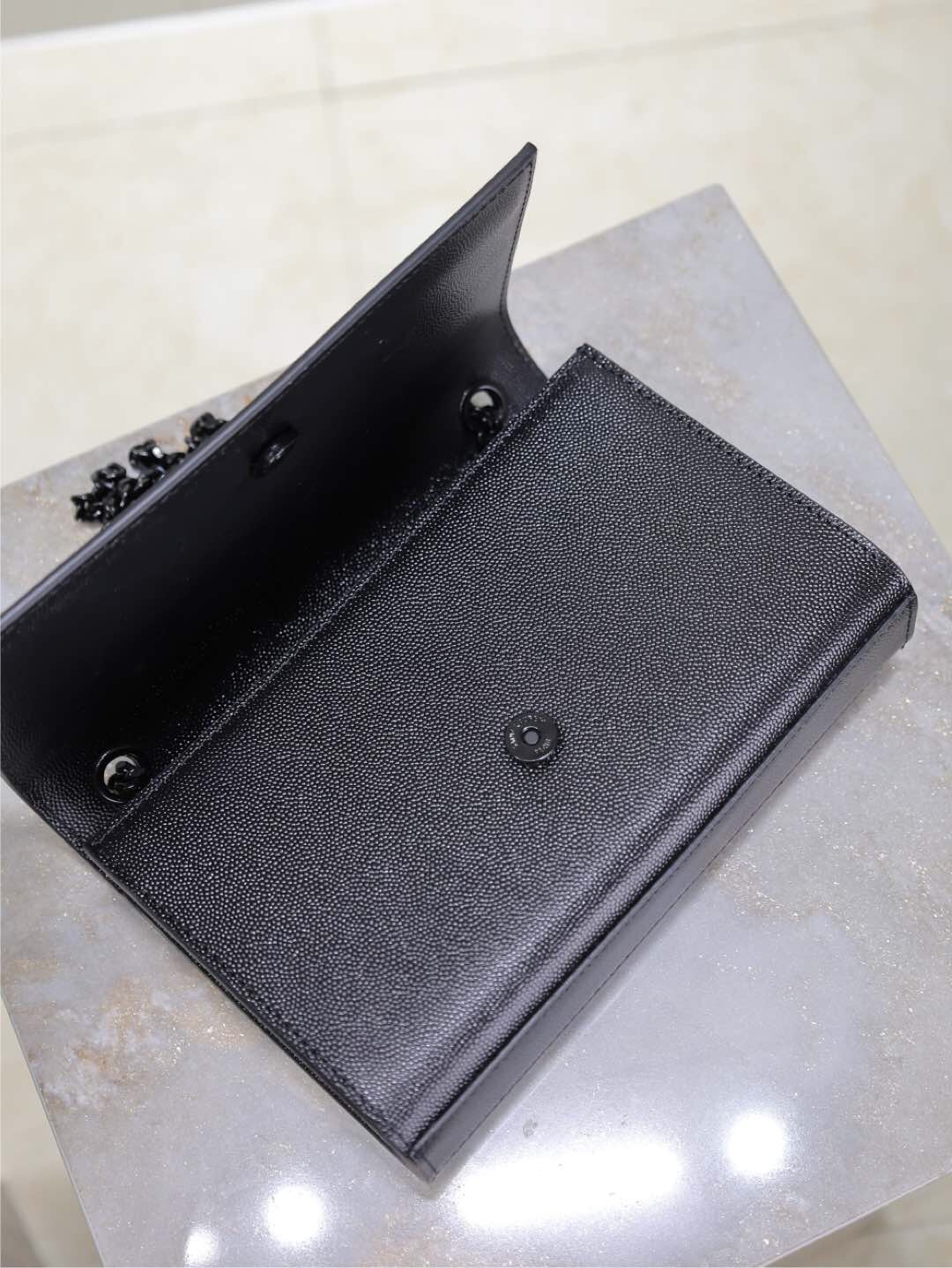 062 YSL 469390