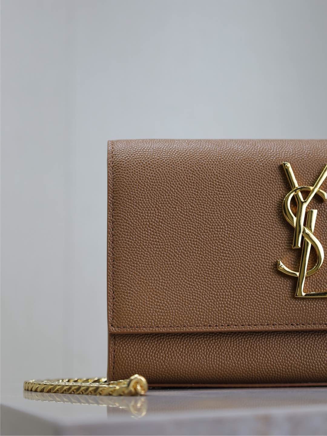 061 YSL 469390