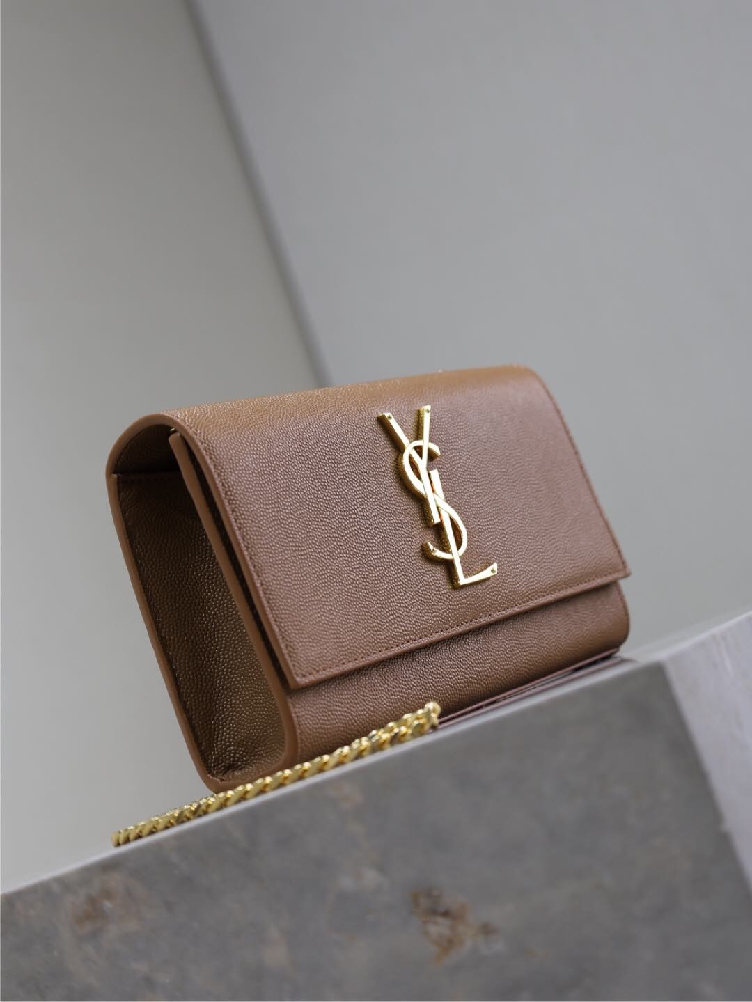 061 YSL 469390
