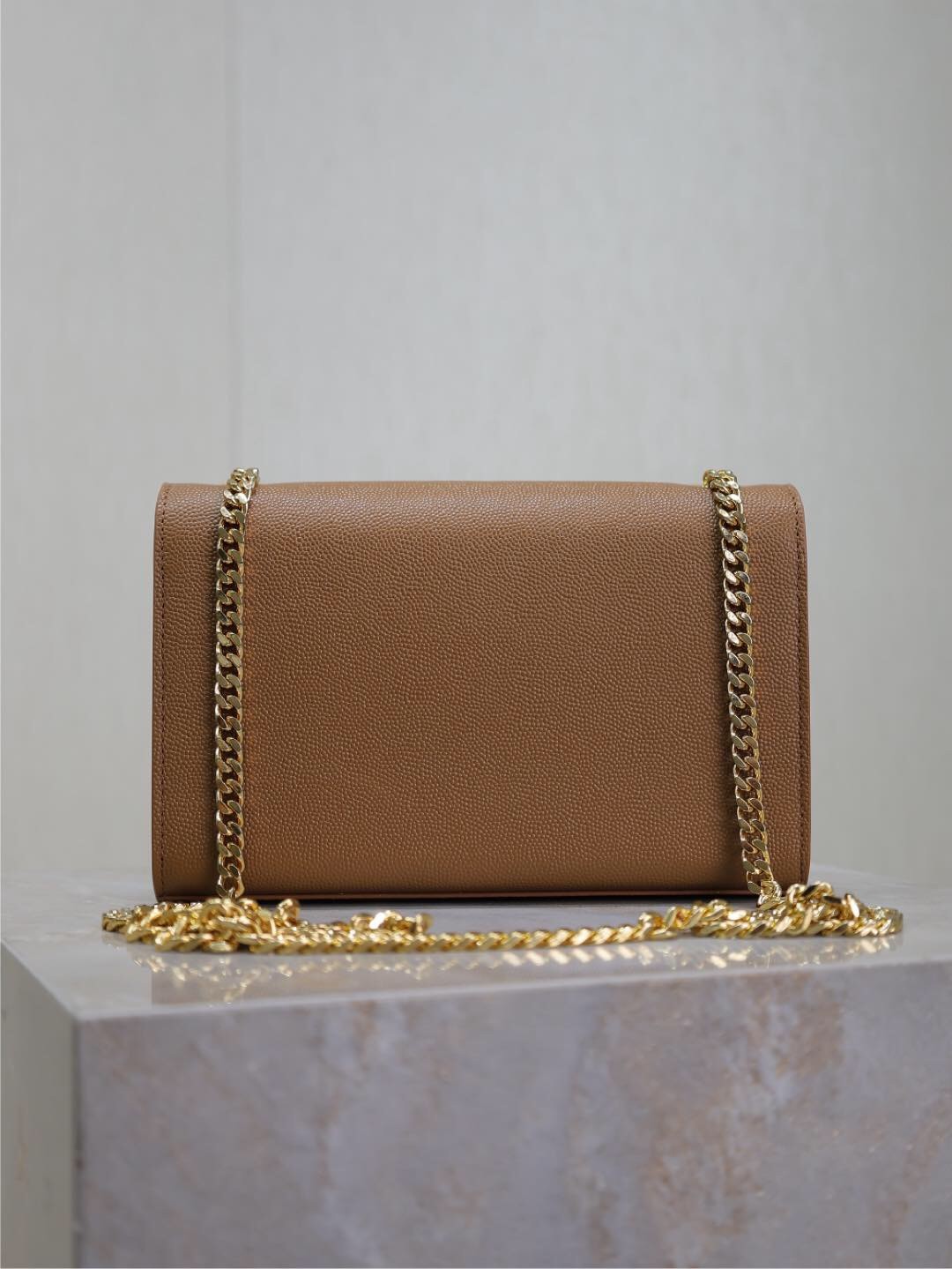 061 YSL 469390