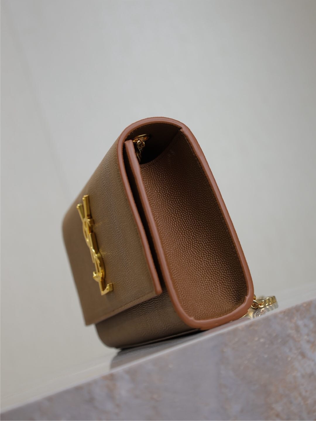 061 YSL 469390