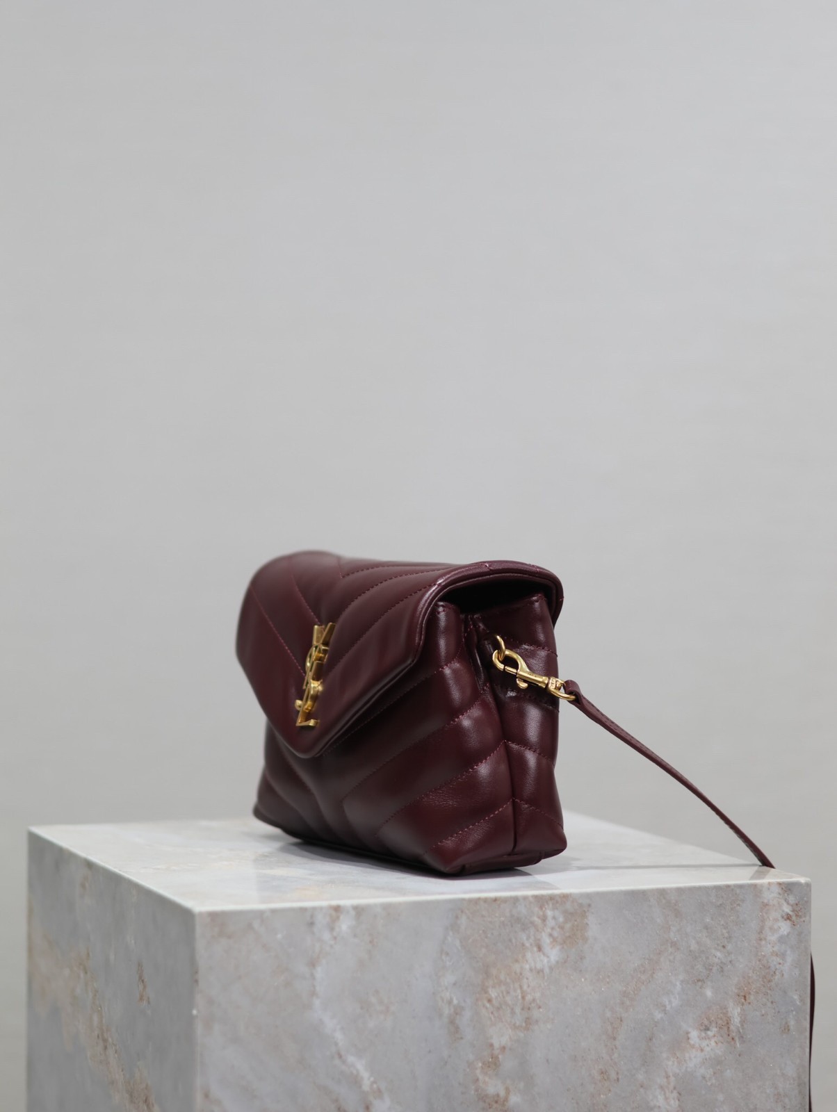 057 YSL 467072