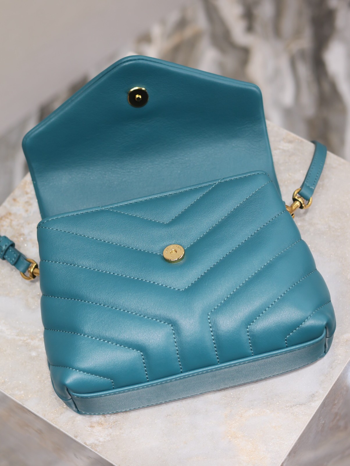 053 YSL 467072