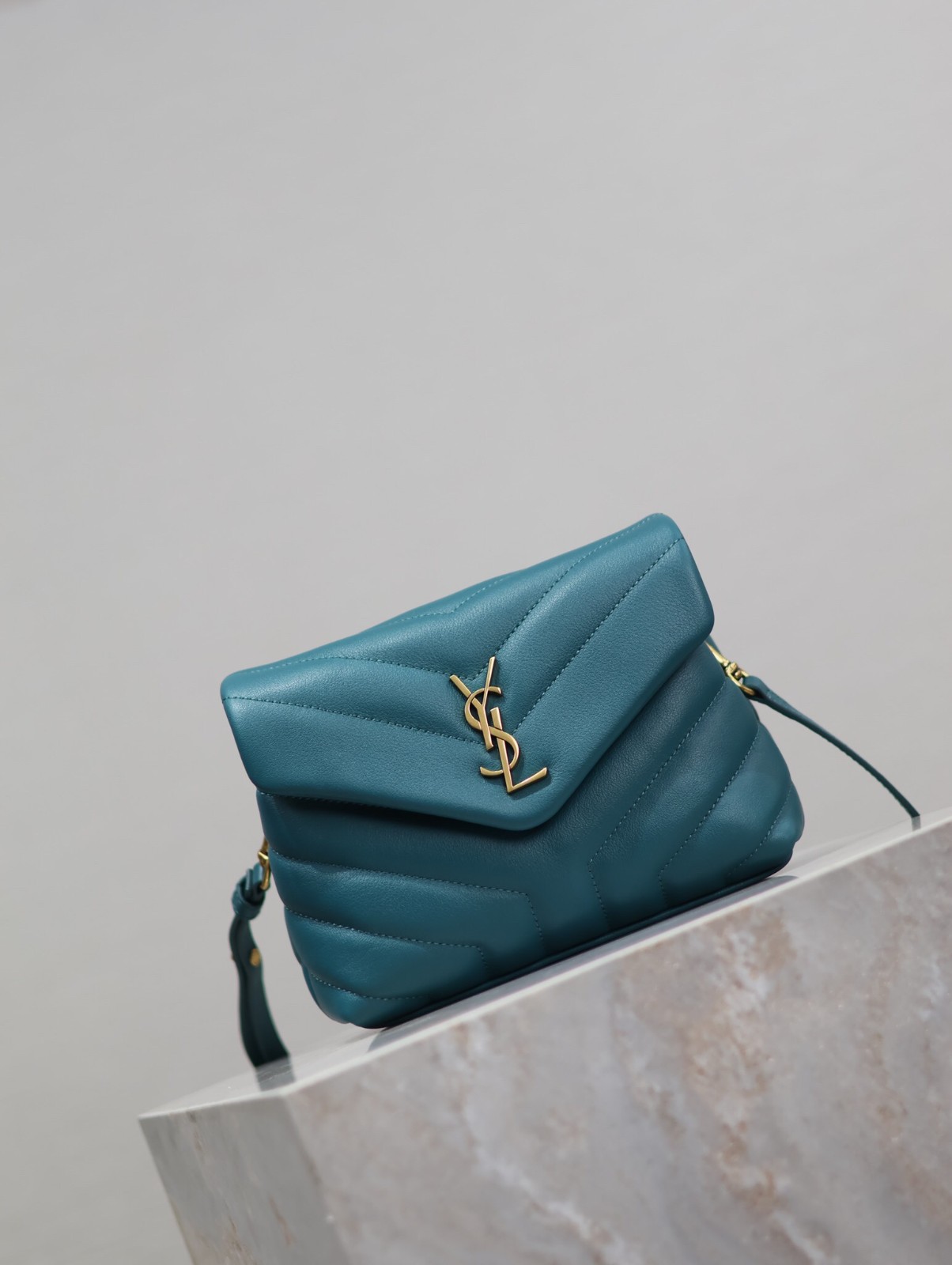 053 YSL 467072