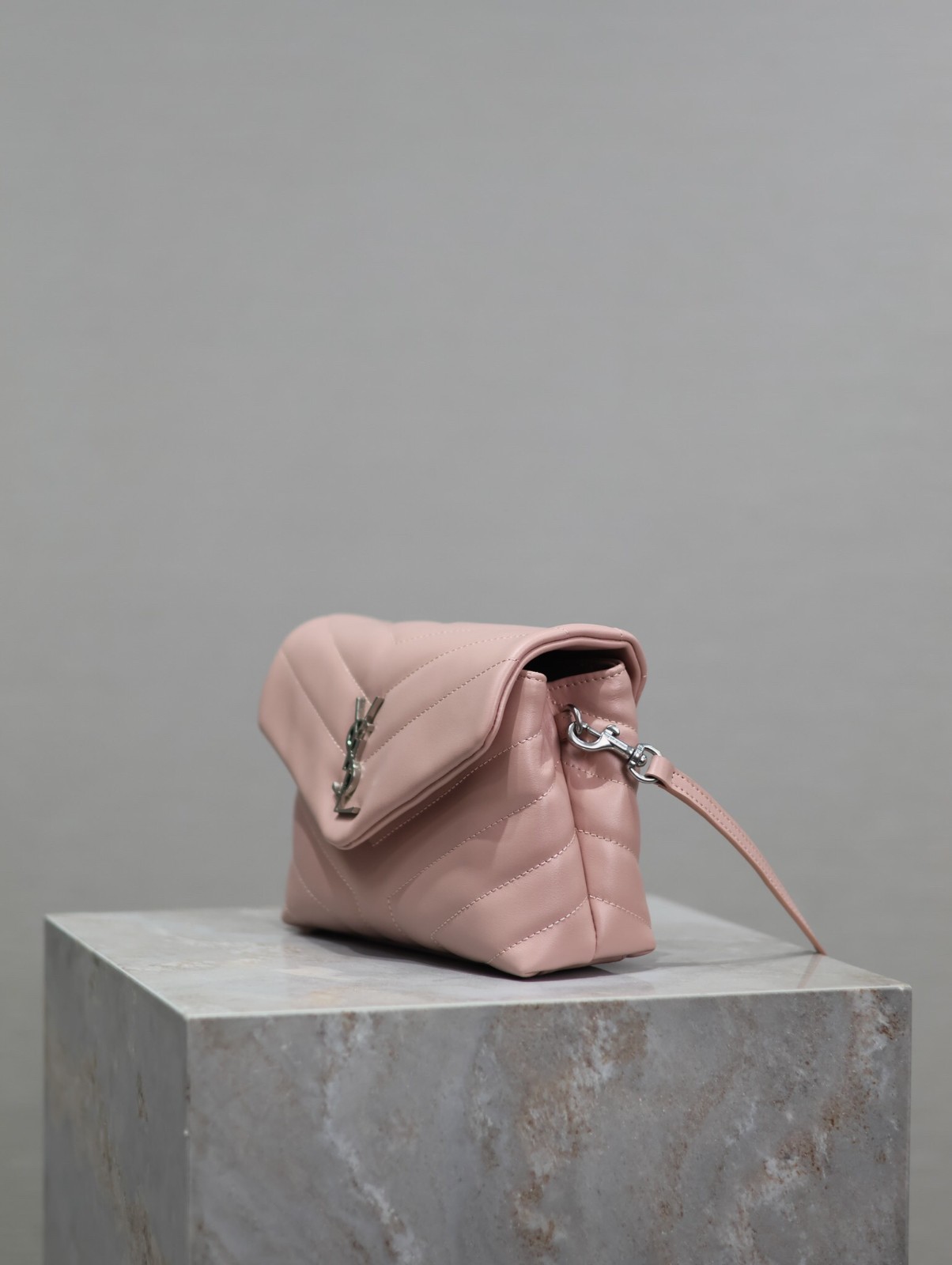 052 YSL 467072