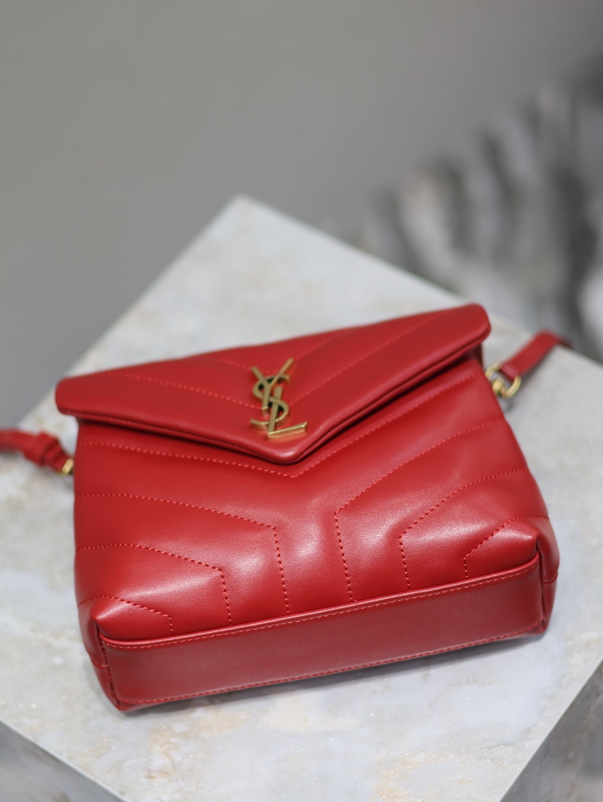 050 YSL 467072