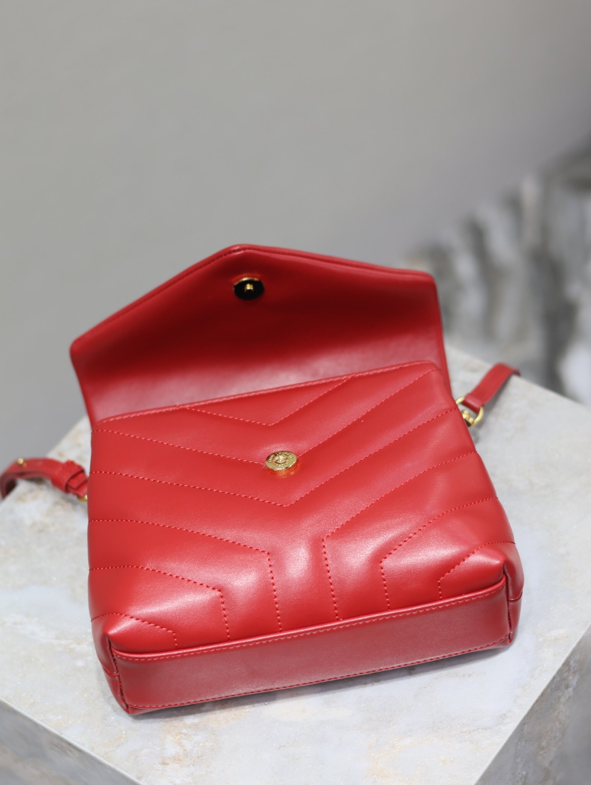 050 YSL 467072