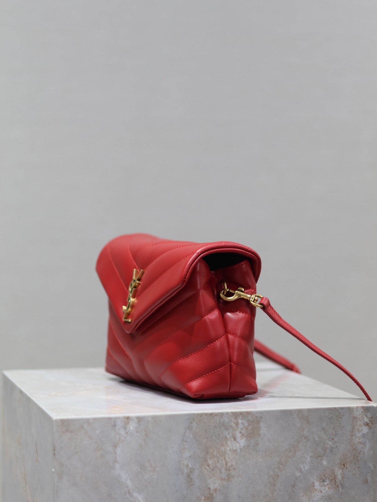 050 YSL 467072