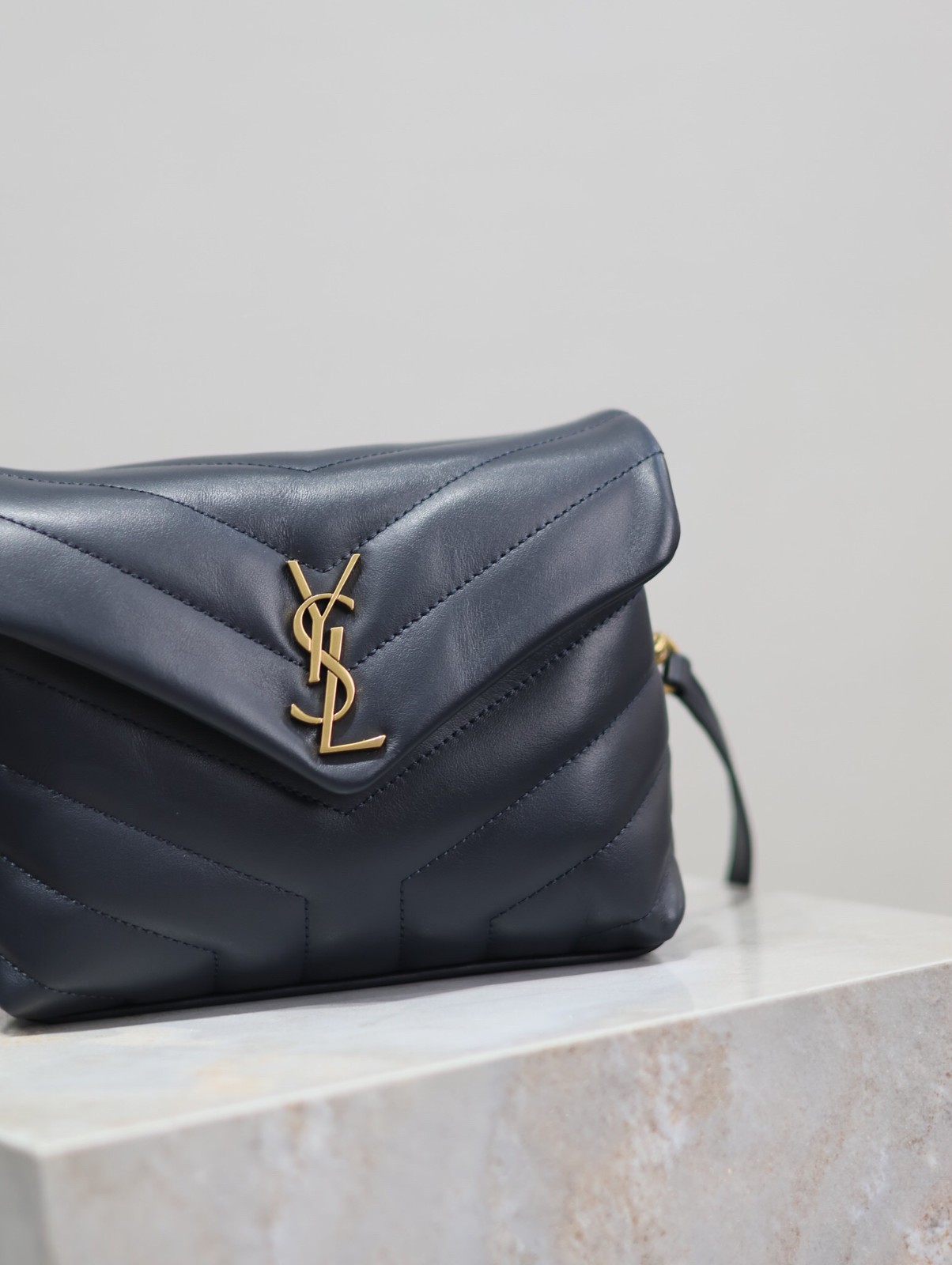 049 YSL 467072