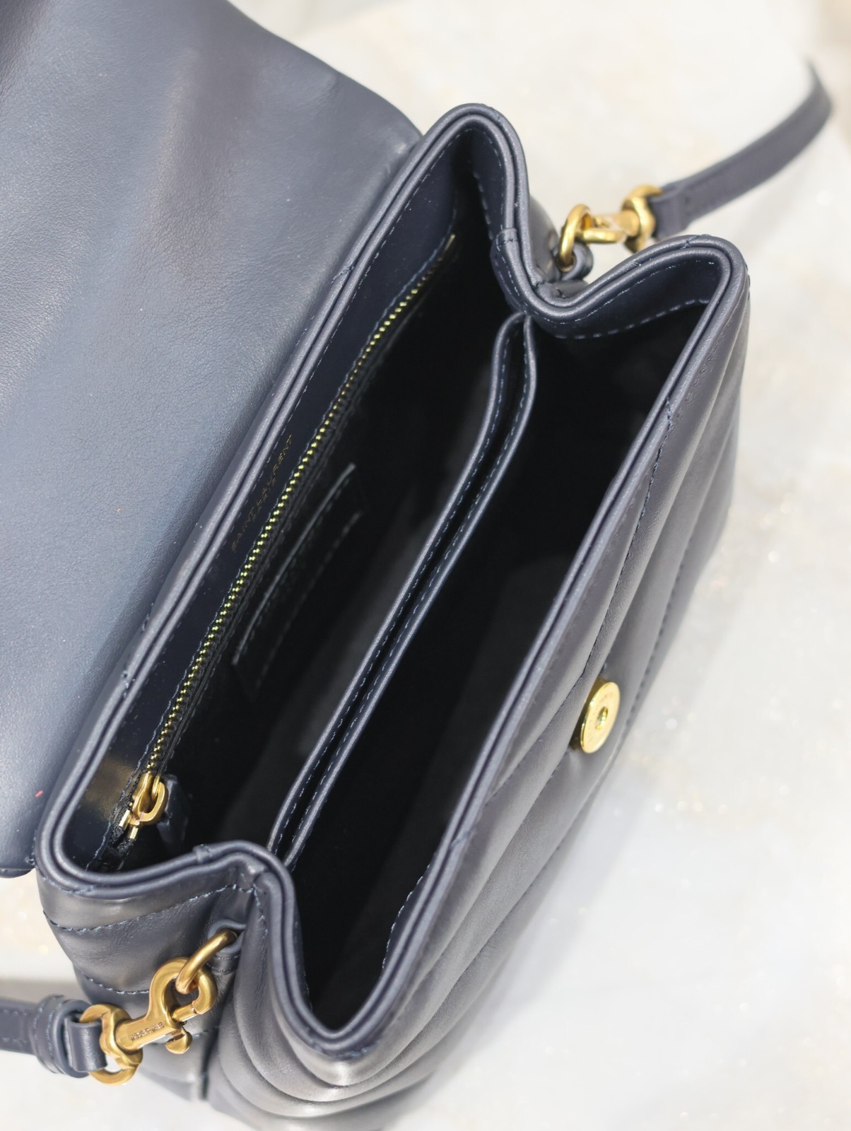 049 YSL 467072