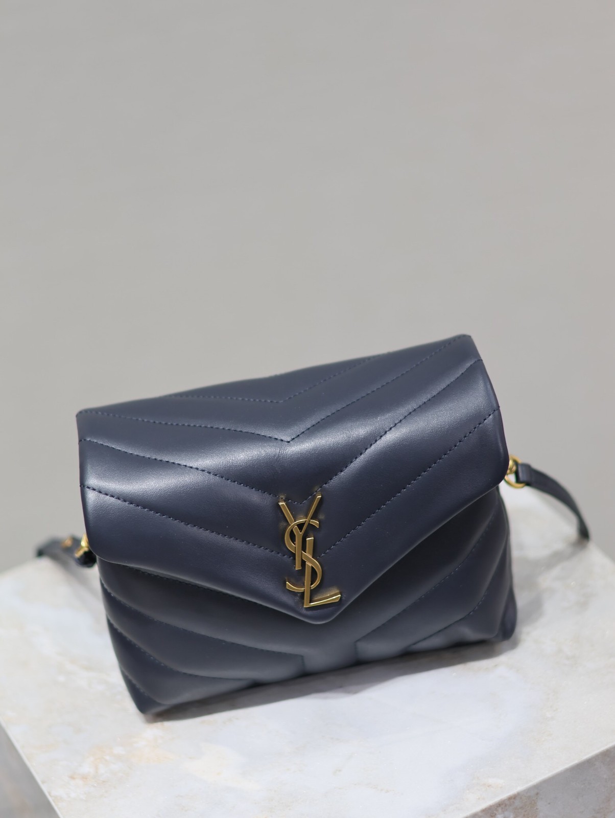 049 YSL 467072