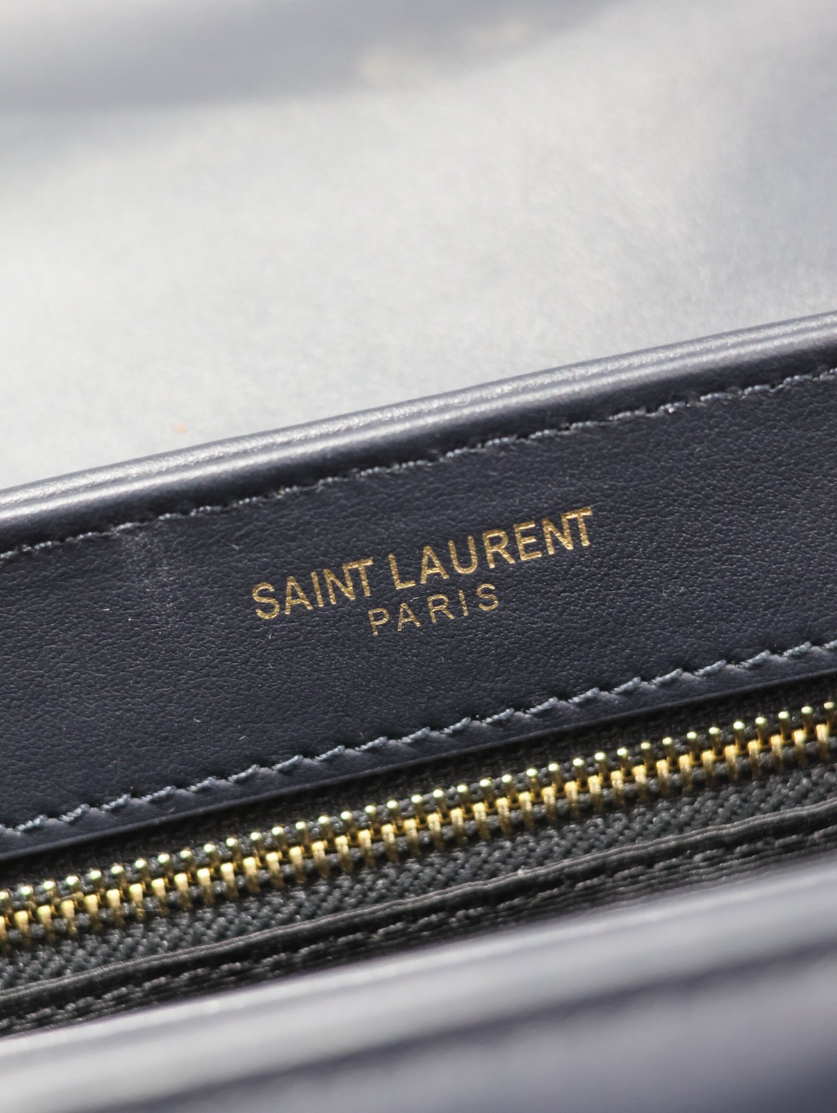 049 YSL 467072