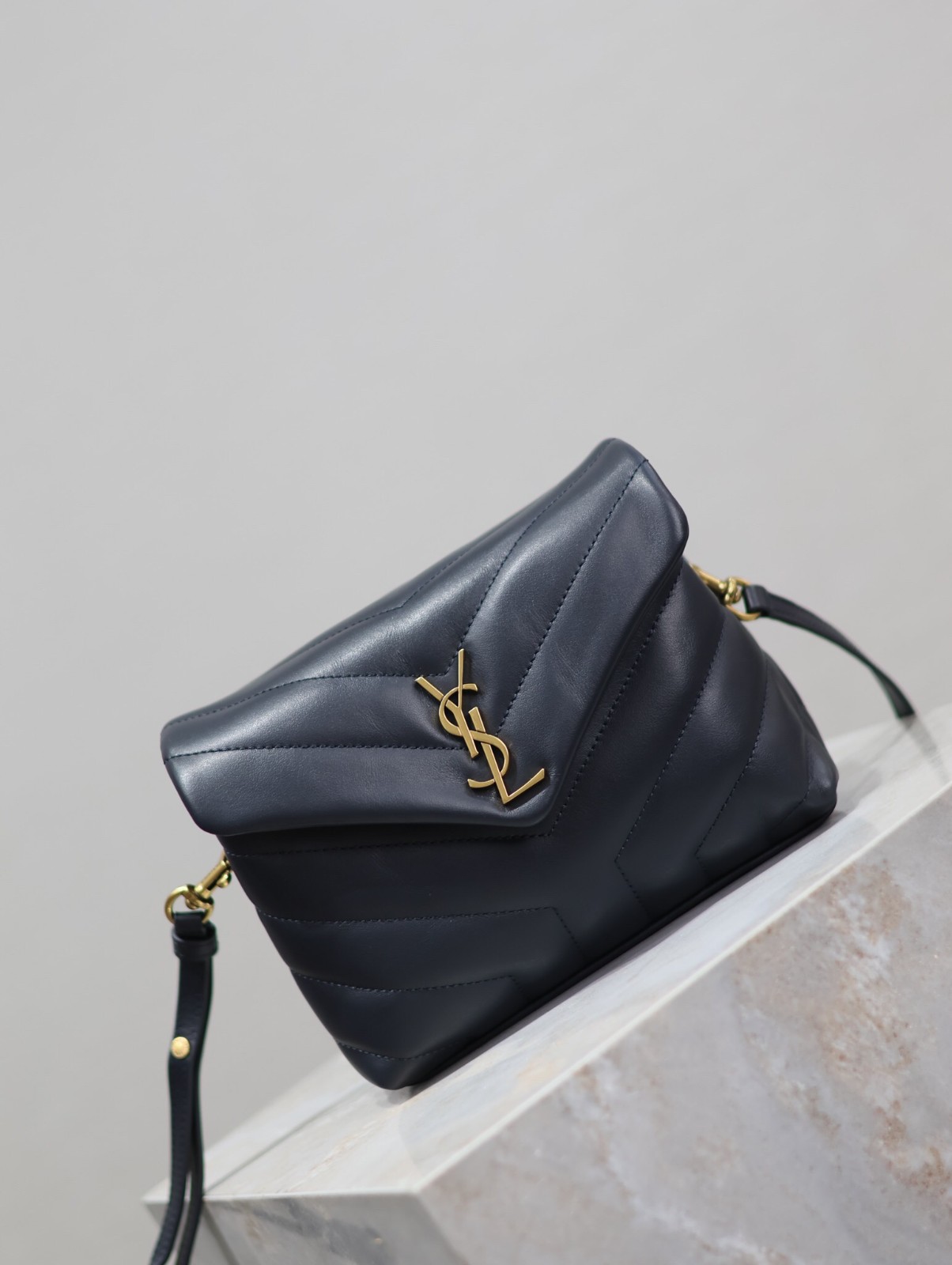 049 YSL 467072