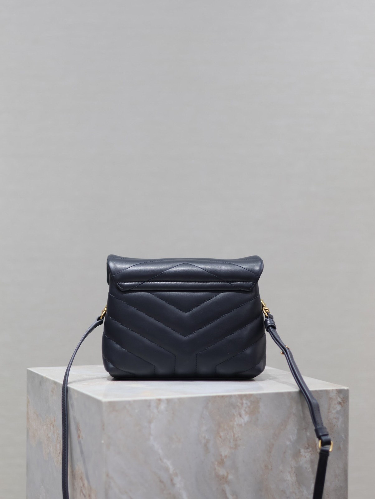 049 YSL 467072