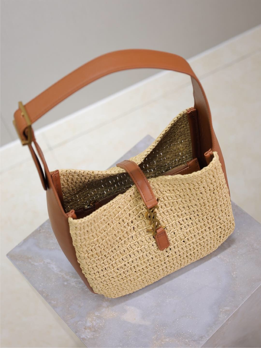 044 YSL 713938