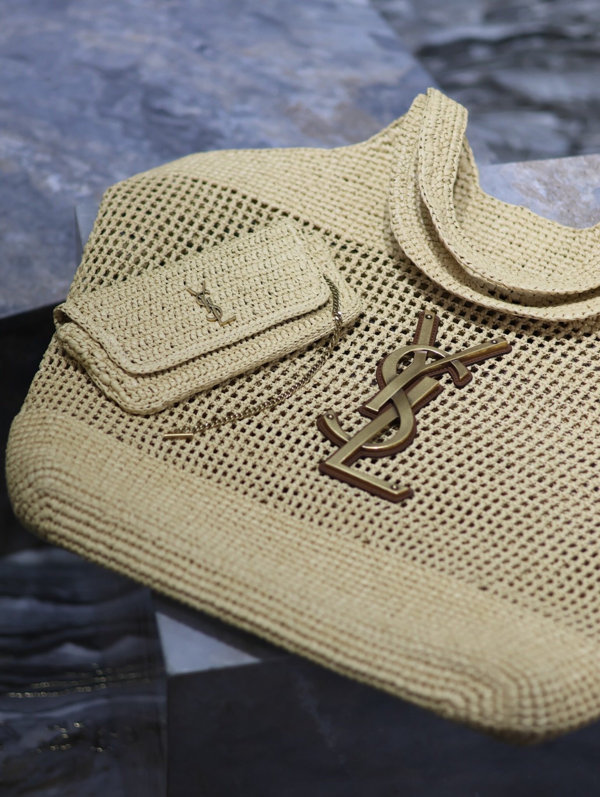 043 YSL 698651