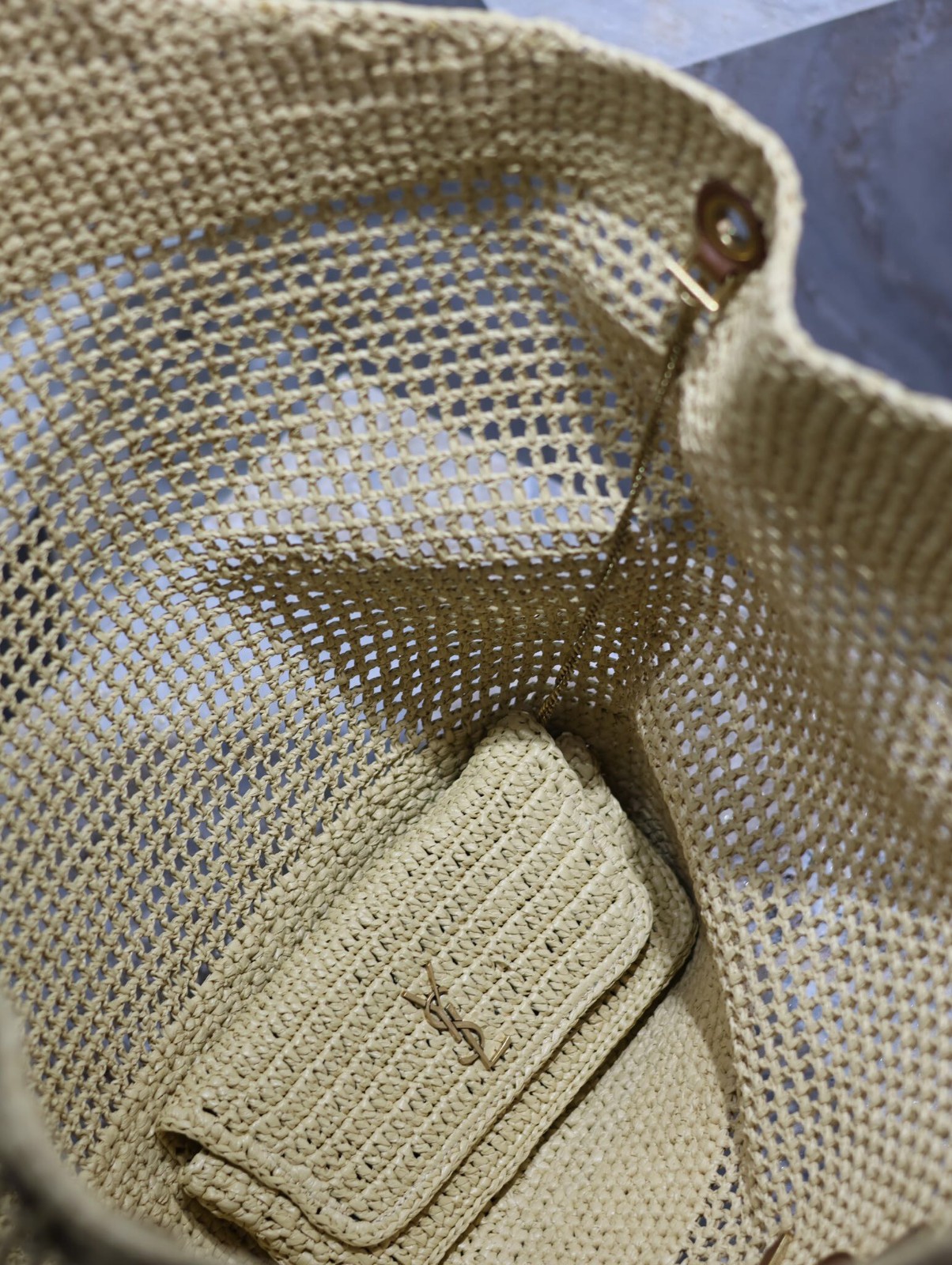 043 YSL 698651