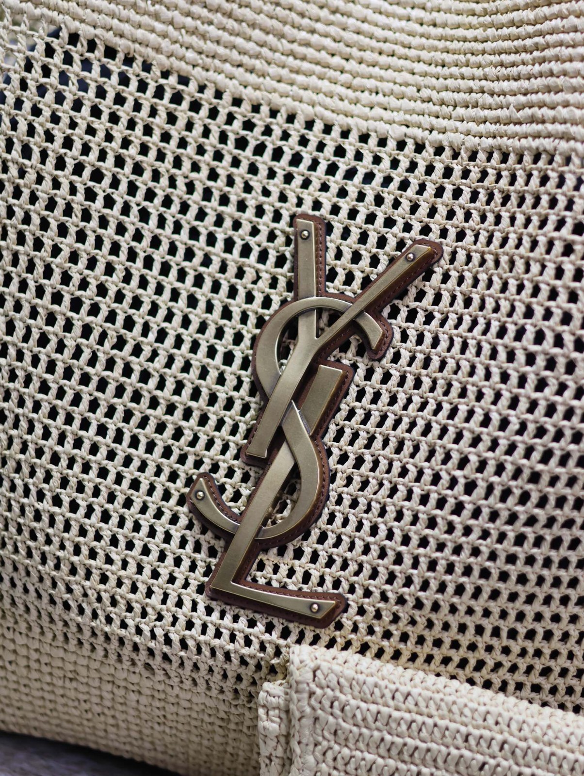 043 YSL 698651