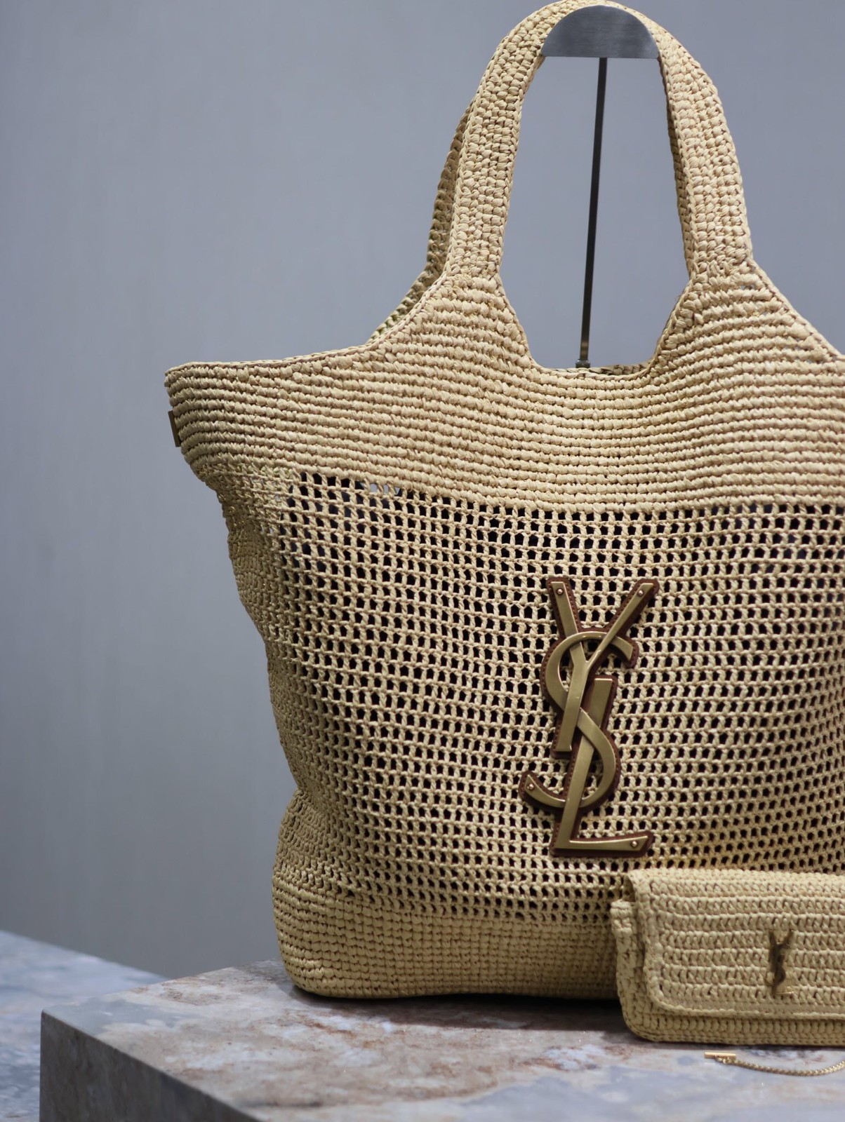 043 YSL 698651