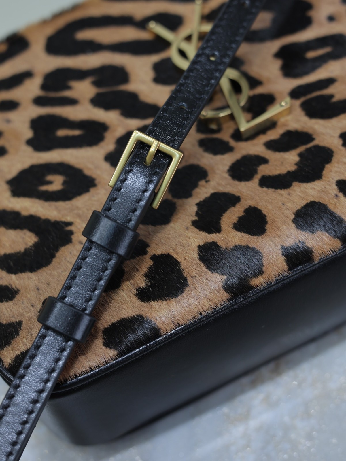 028 YSL  520534