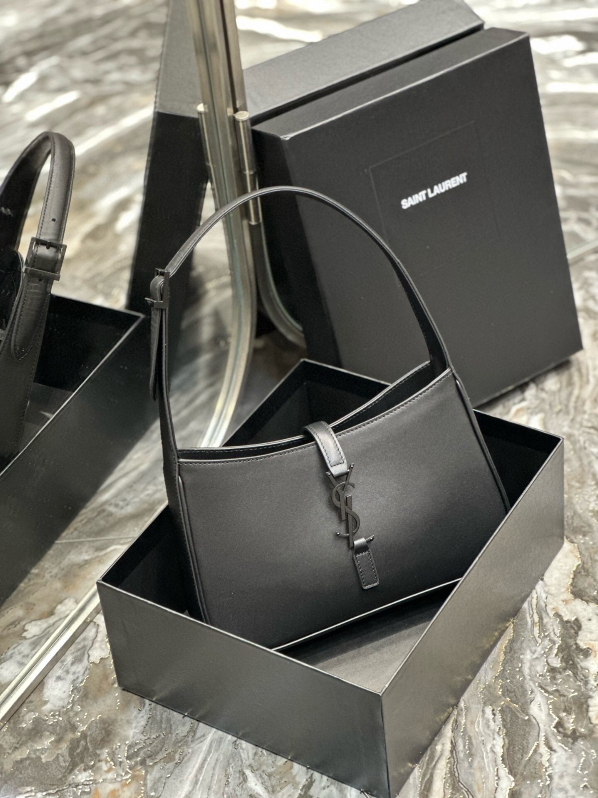 026 YSL 657228