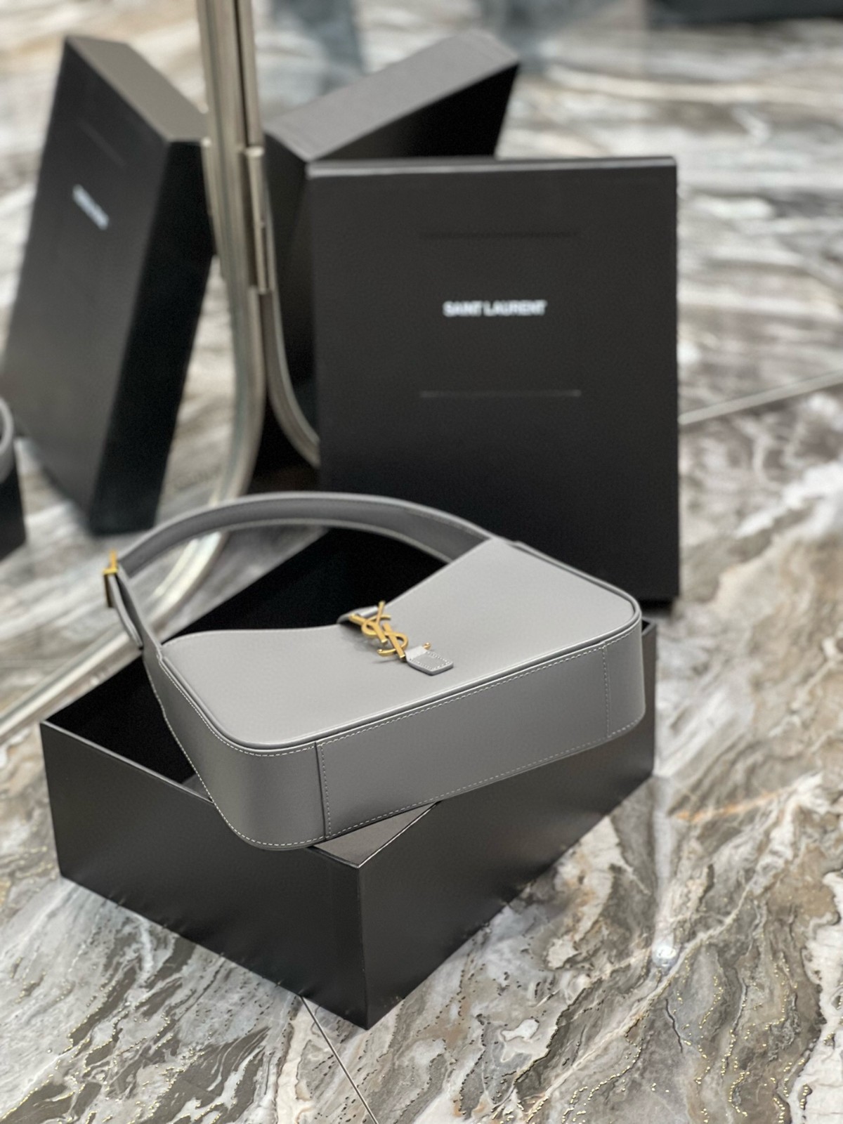 025 YSL 657228