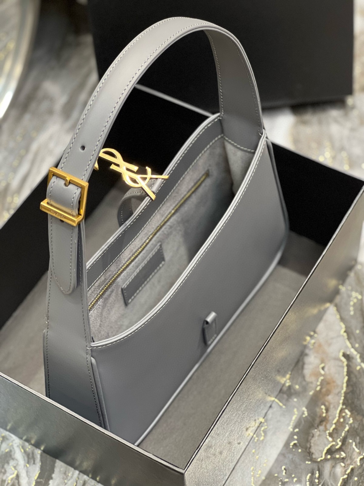 025 YSL 657228