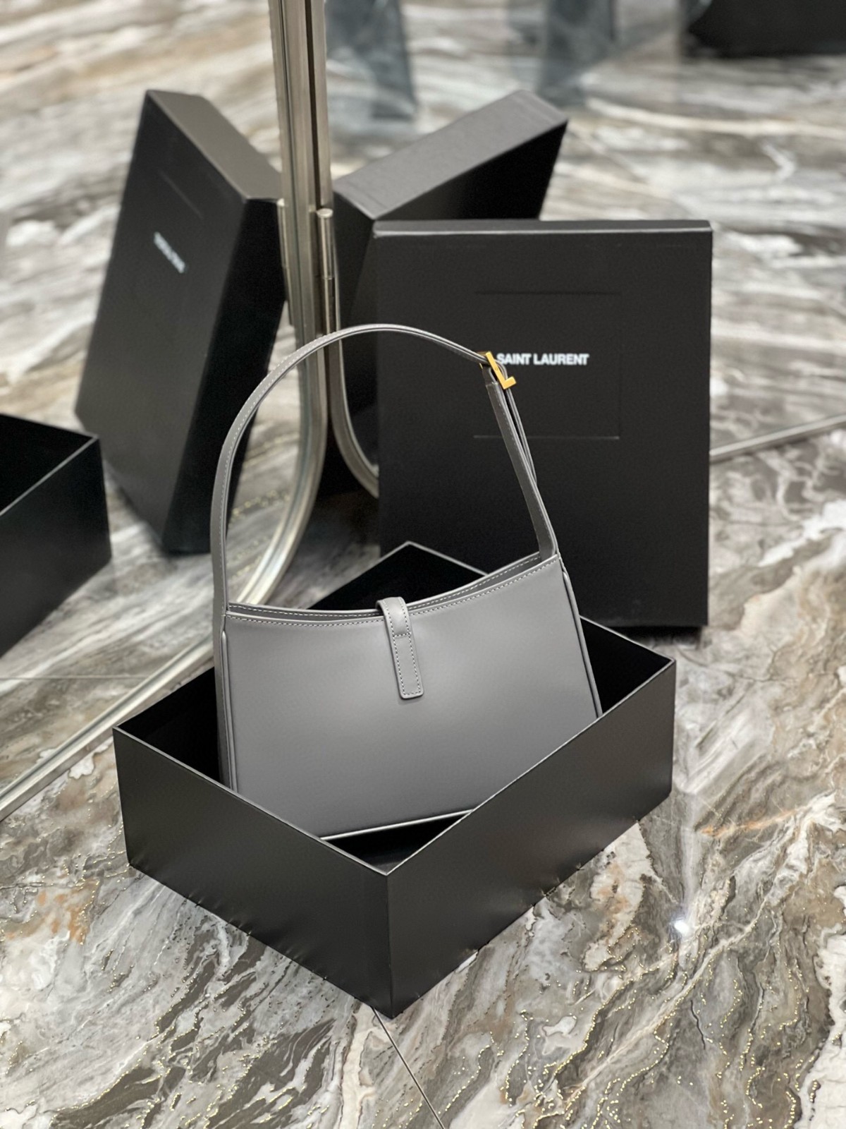025 YSL 657228