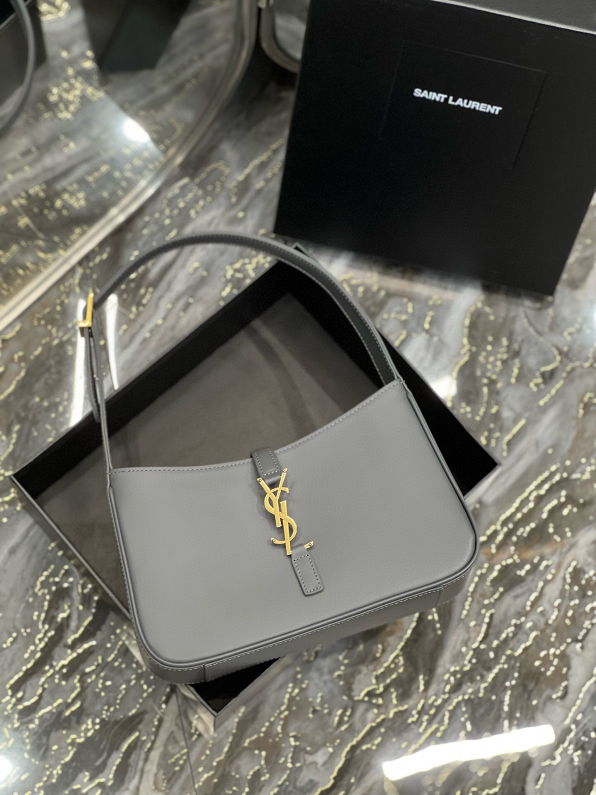 025 YSL 657228