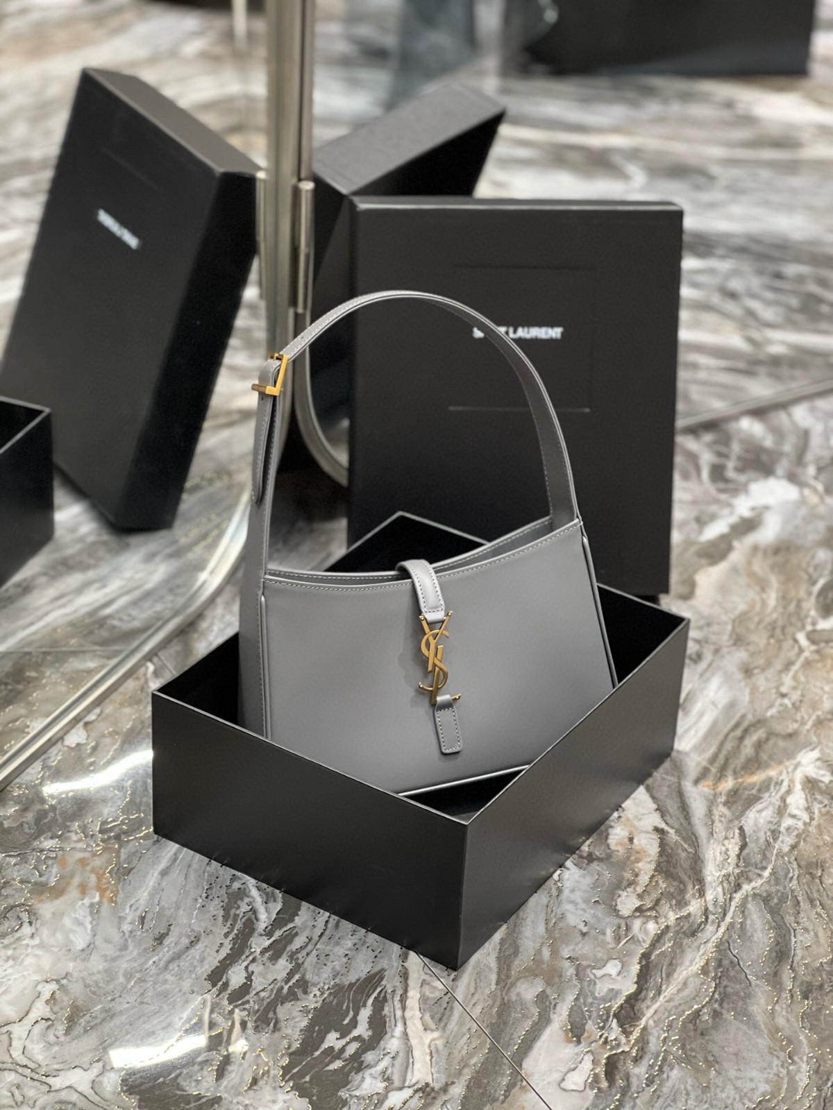 025 YSL 657228