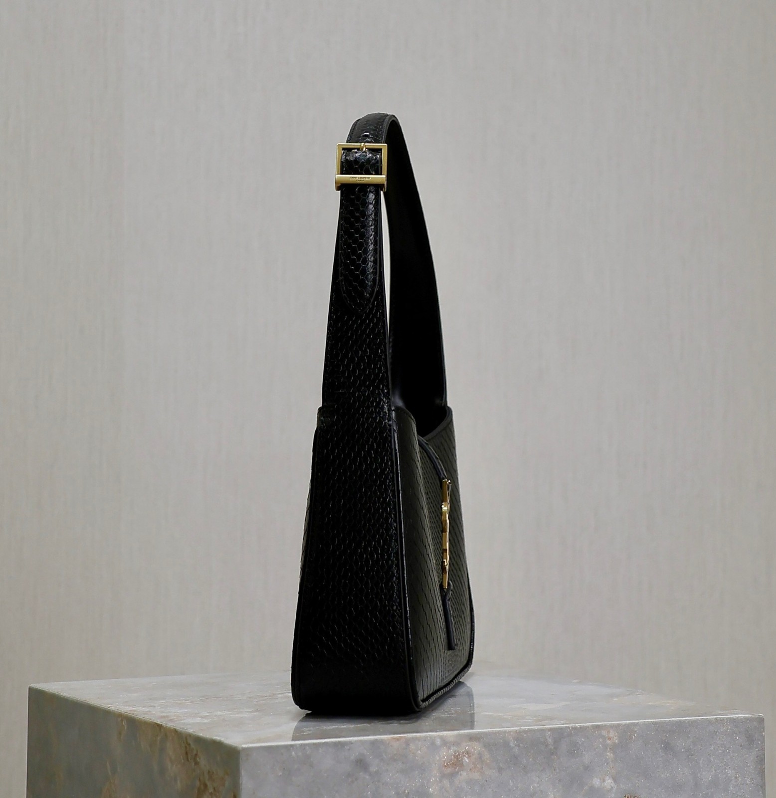 024 YSL 657228