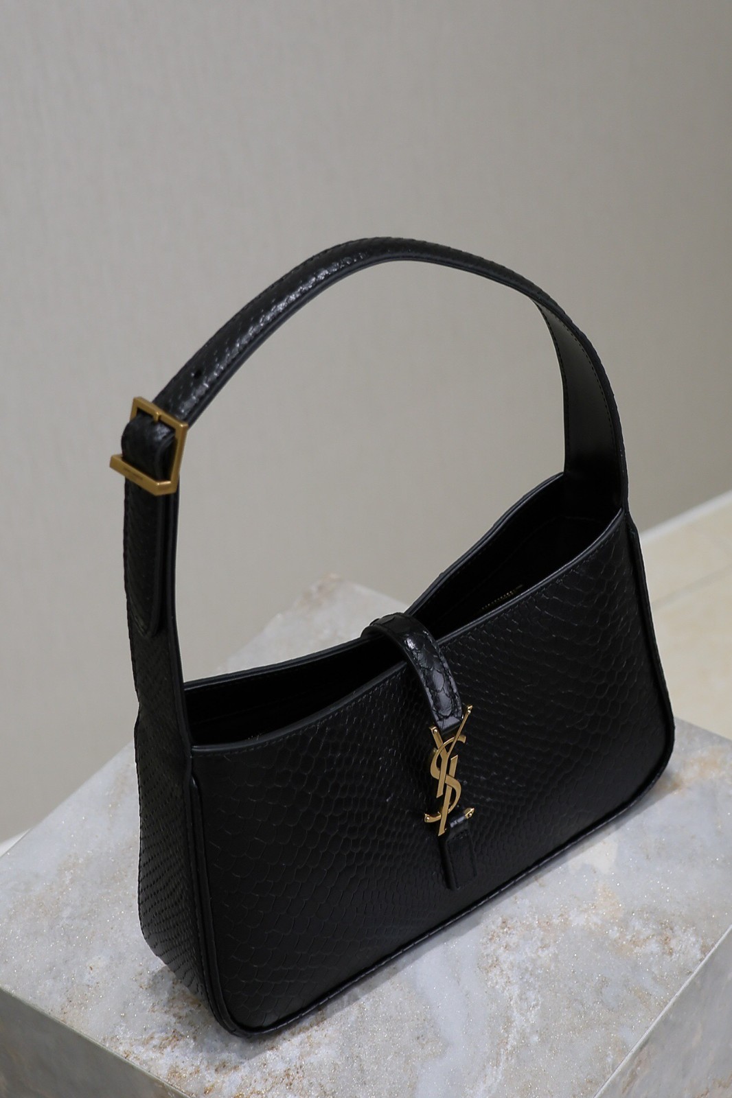 024 YSL 657228