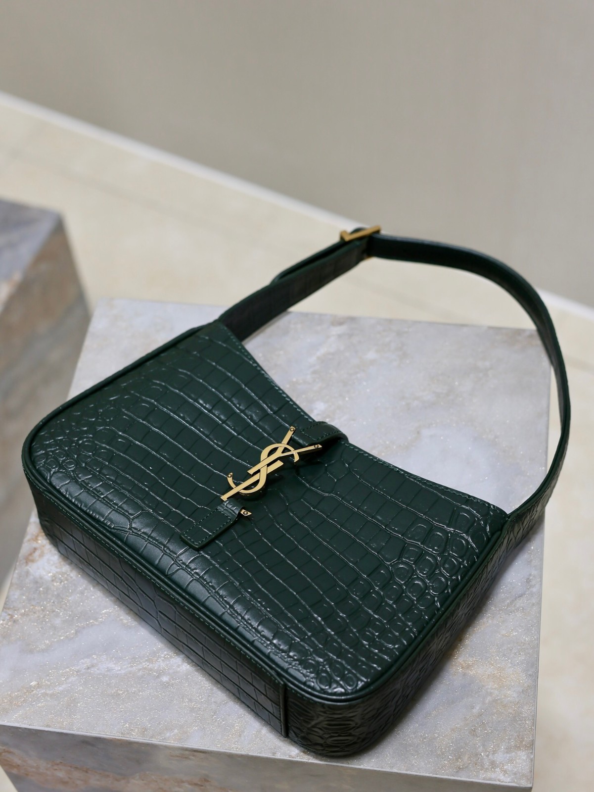 023 YSL 657228