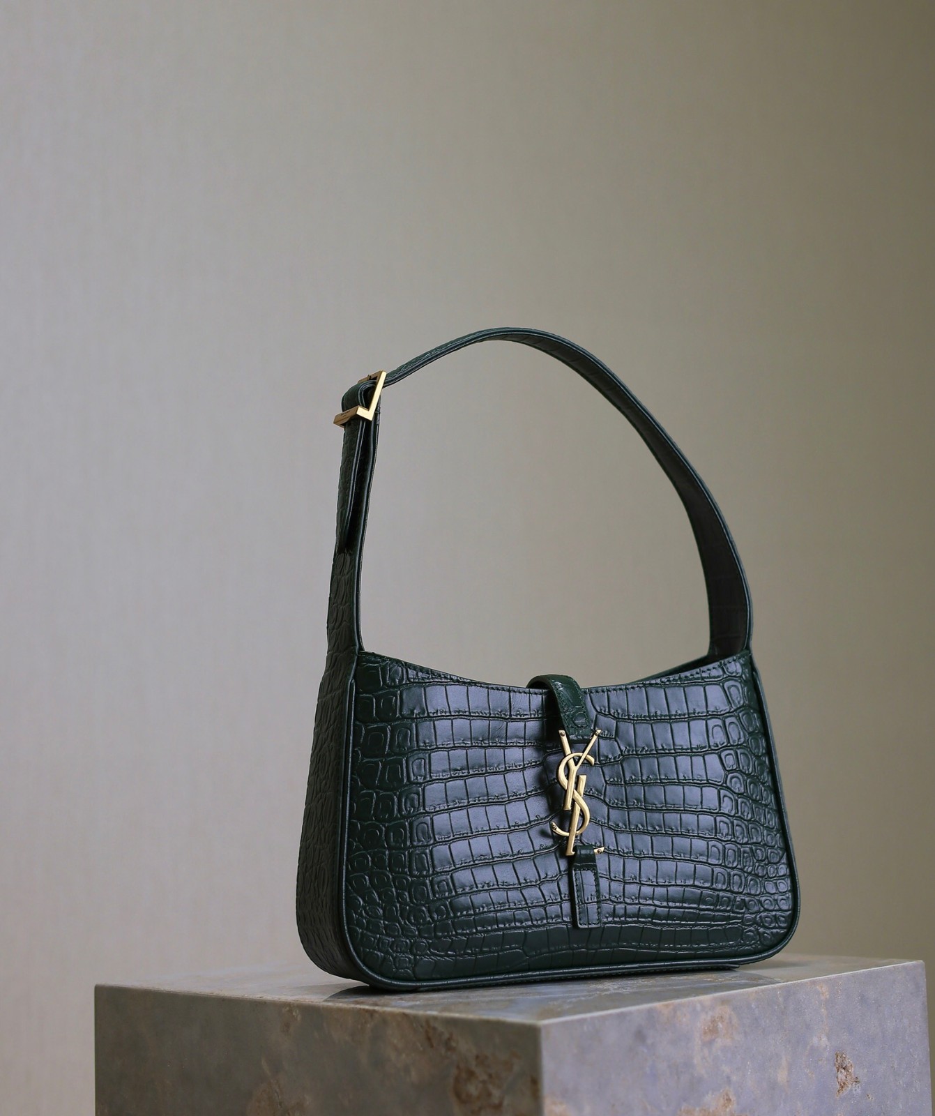 023 YSL 657228