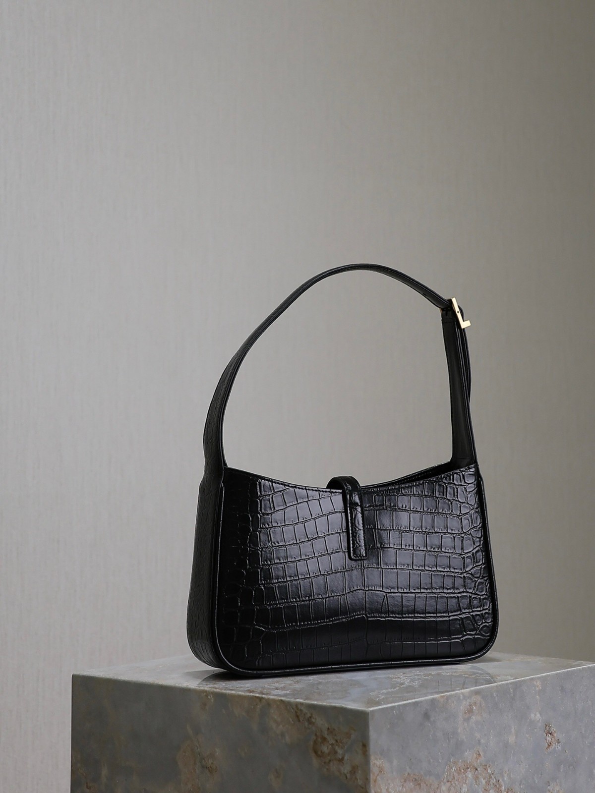 022 YSL 657228