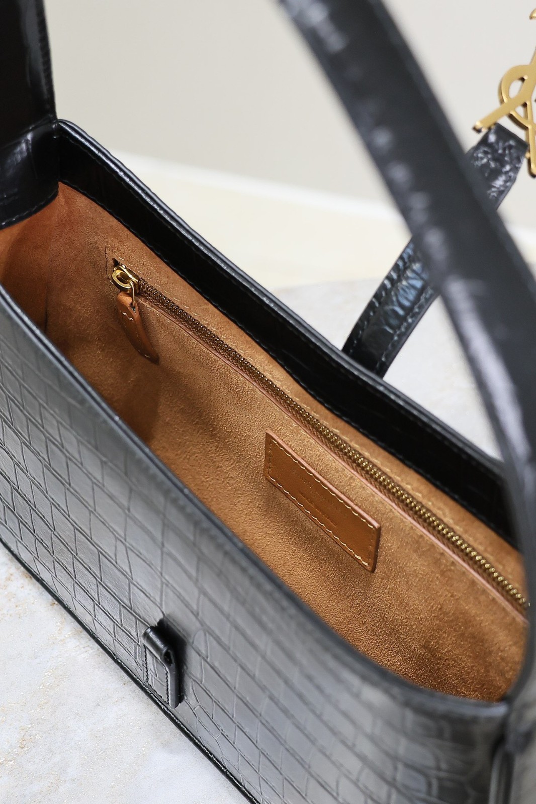 022 YSL 657228